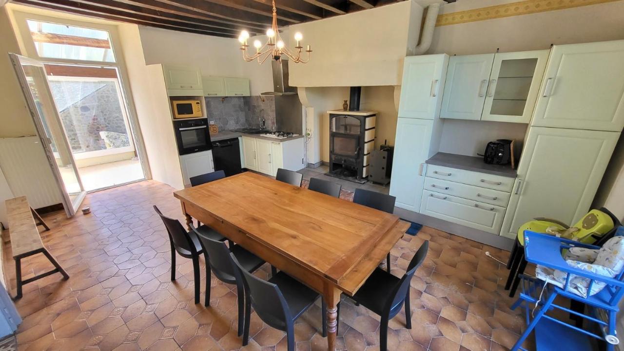 Gite De La Fontaine La Bazouge-des-Alleux Extérieur photo